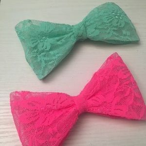 2 bows (come together) pink and green bows